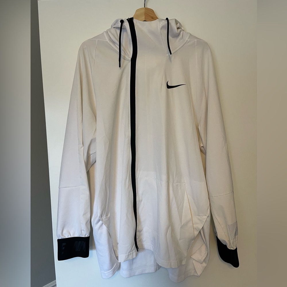 XL White Men’s Nike Jacket